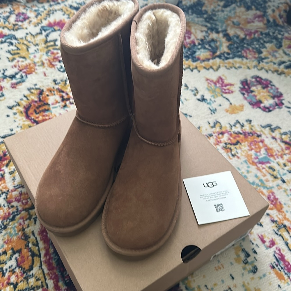 Ugg classic short size 7